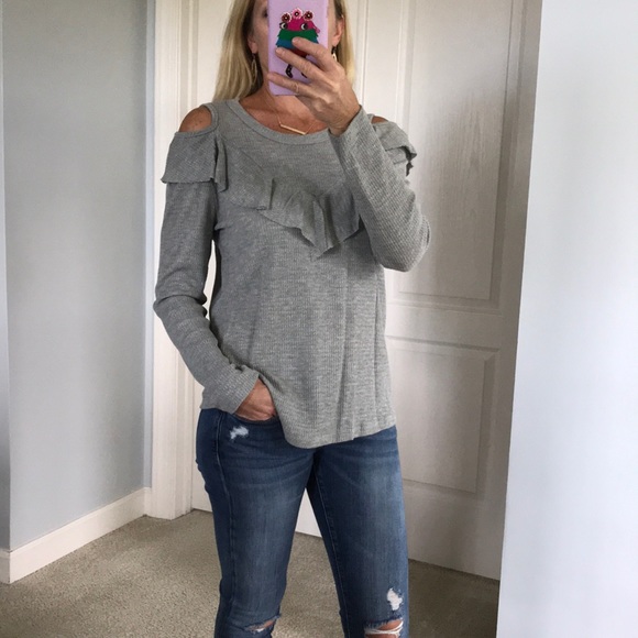 ♥️1 SM 1 MED♥️Long Sleeve Cold Shoulder Top - Picture 2 of 8